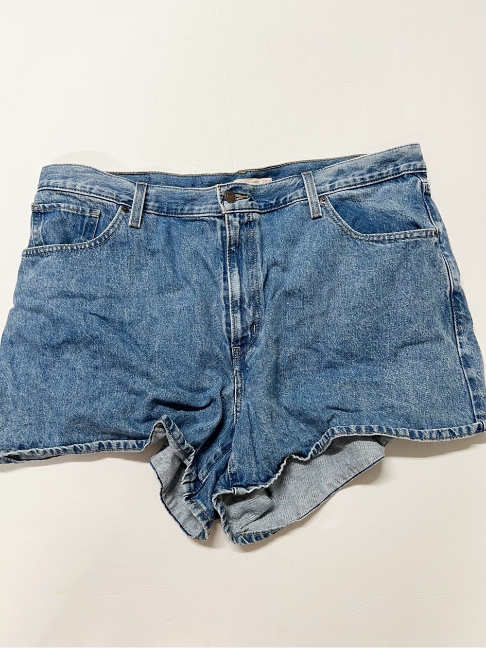 Levis Womens Classic Medium Wash High Waisted Mom Denim Shorts Size 20W